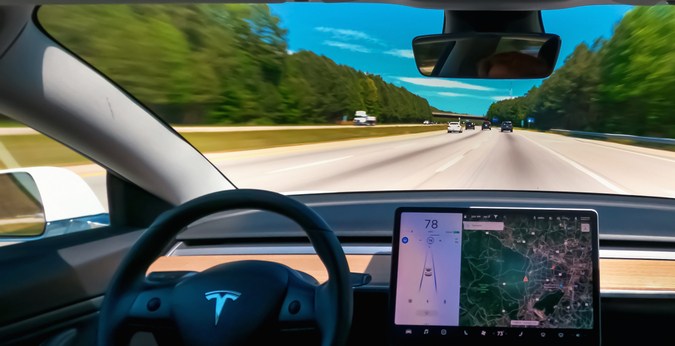 ¿Cómo funciona la dirección asistida eléctrica?