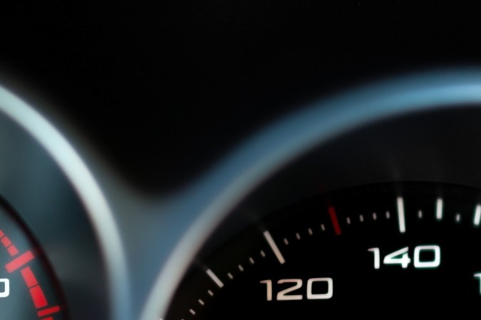 como es el testigo de direccion asistida en un carro