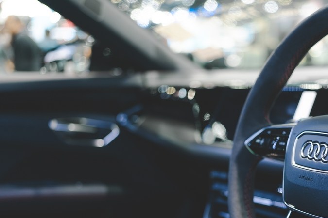 ¿Cómo funciona la dirección asistida eléctrica?