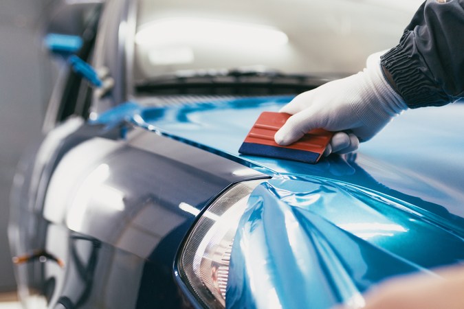 cuanto cuesta poner vinilo a un carro en estados unidos
