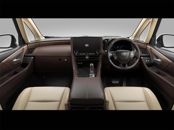Toyota renueva dos minivan híbridas para ofrecer más confort