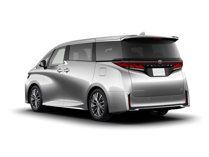 Toyota renueva dos minivan híbridas para ofrecer más confort