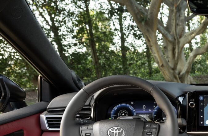 El mejor sedán mediano de 2025: Honda Accord o Toyota Camry