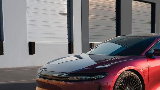 Shaquille O'Neal estrena su nuevo Lucid Air Coupe "a la medida"