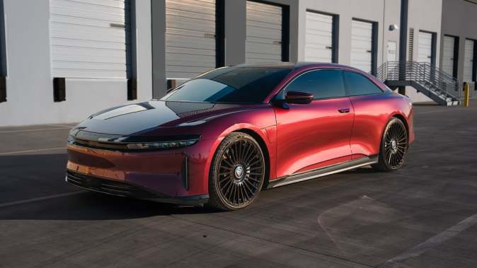 Shaquille O'Neal estrena su nuevo Lucid Air Coupe "a la medida"