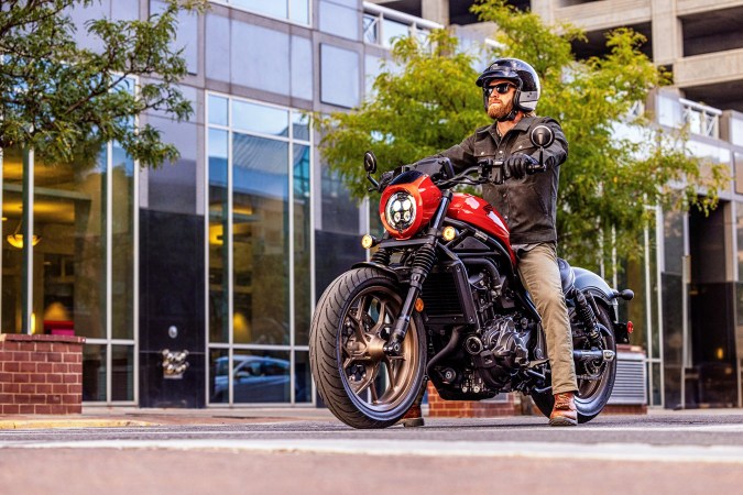 Evita daños en tu moto: consejos para calentar el motor