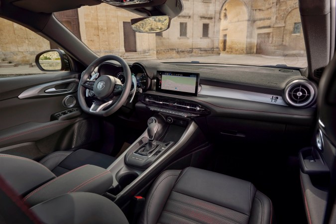 Alfa Romeo Tonale 2025: híbrido y gasolina