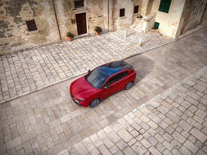 Alfa Romeo Tonale 2025: híbrido y gasolina