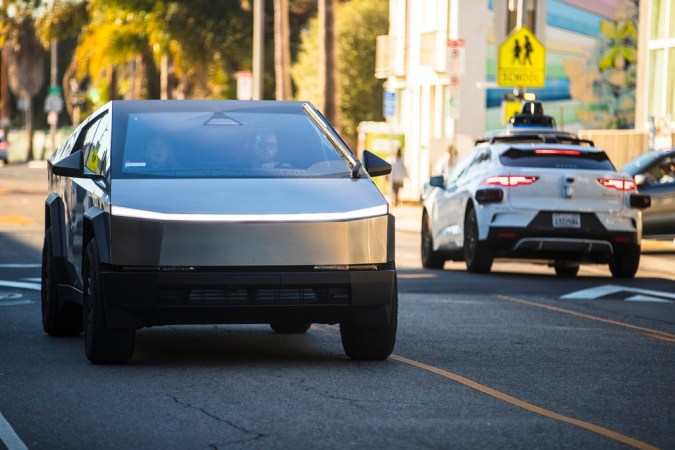 Tesla retira 700.000 autos por fallo en los neumáticos