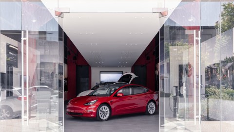 El Tesla de $30,000 llegará en 2025: Musk cumple su promesa