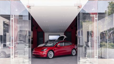 El Tesla de $30,000 llegará en 2025: Musk cumple su promesa