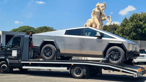 Una pesadilla: el alto costo de reparar un Cybertruck dañado