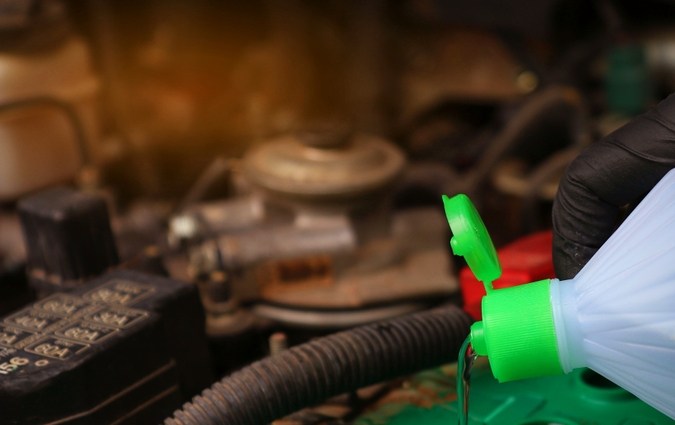 Mitos y realidades sobre el agua destilada en baterías