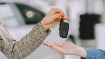 Cómo comprar o vender un carro en Texas