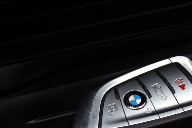 Hackeo de faros: así roban tu auto sin que te des cuenta