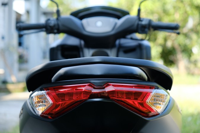 hay que andar con las luces de la moto encendidas