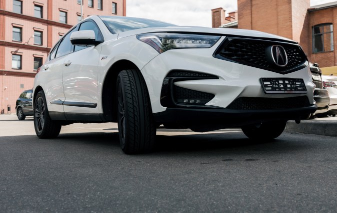 saber el color de mi llantas de mi acura 2023