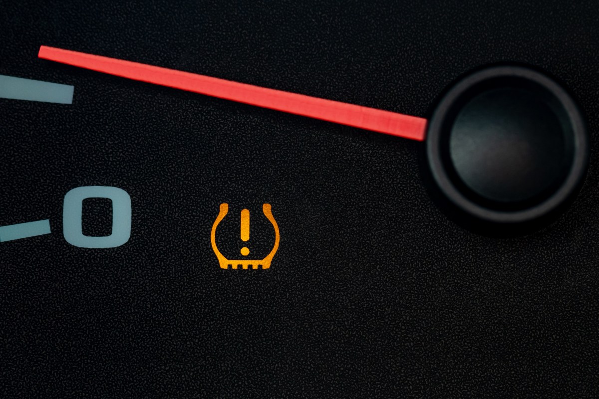 Cómo restablecer la luz de presión de los neumáticos (TPS) Siempre Auto