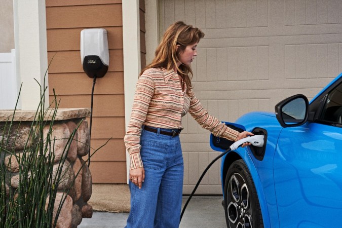 Ford te regala el cargador de tu EV y lo instala en tu casa