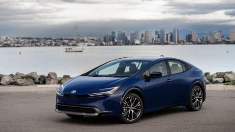Toyota Prius 2025 mantiene su estilo con algunas mejoras