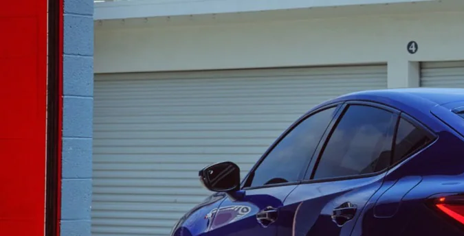 Los autos nuevos manuales que aún puedes comprar en 2025