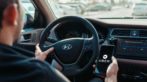 $328 millones en compensación a conductores de Uber y Lyft