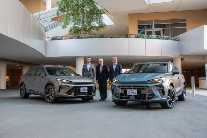 Cupra llega a Estados Unidos con su propio concesionario