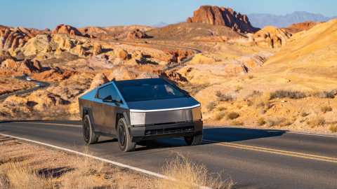 Por qué este youtuber cambió su Cybertruck por una Rivian