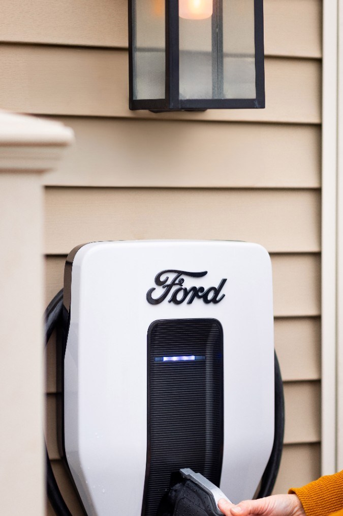 Ford te regala el cargador de tu EV y lo instala en tu casa