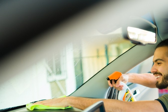 Silicona para carros: para qué sirve y cómo usarla