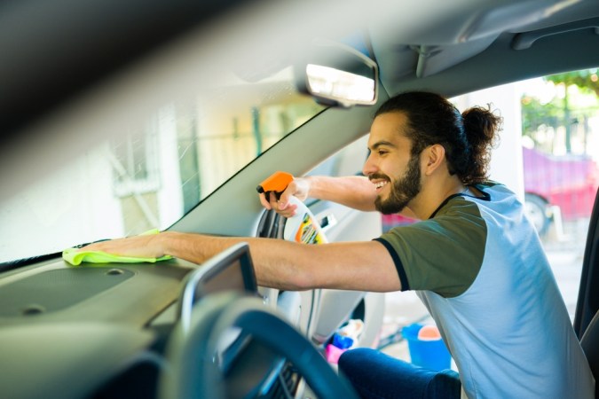 Silicona para carros: para qué sirve y cómo usarla