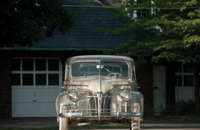 Así luce el primer carro transparente de la historia