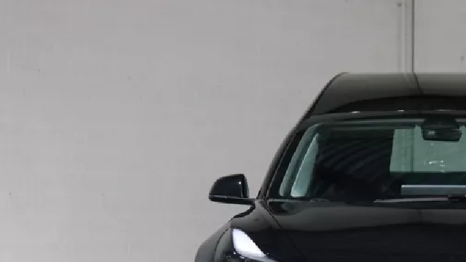 Un Tesla Model 3 fue modificado para llevar un ataúd