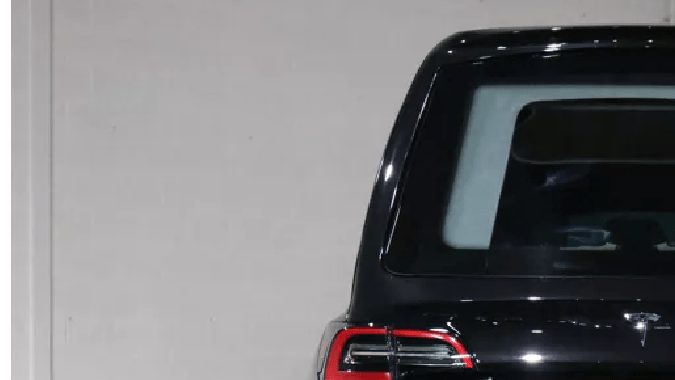 Un Tesla Model 3 fue modificado para llevar un ataúd