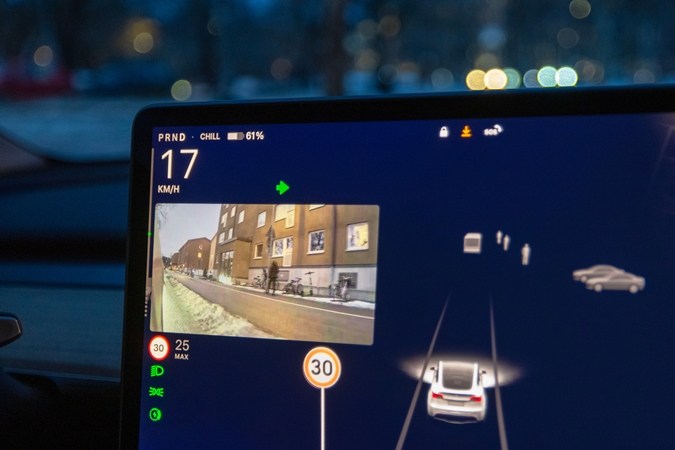 Por qué EE.UU. prohíbe tecnología china y rusa en los autos