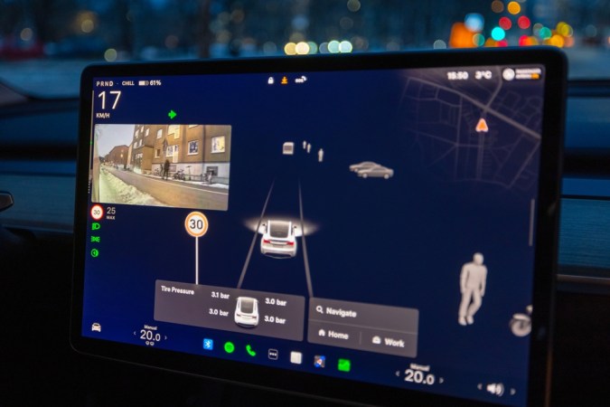 Por qué EE.UU. prohíbe tecnología china y rusa en los autos