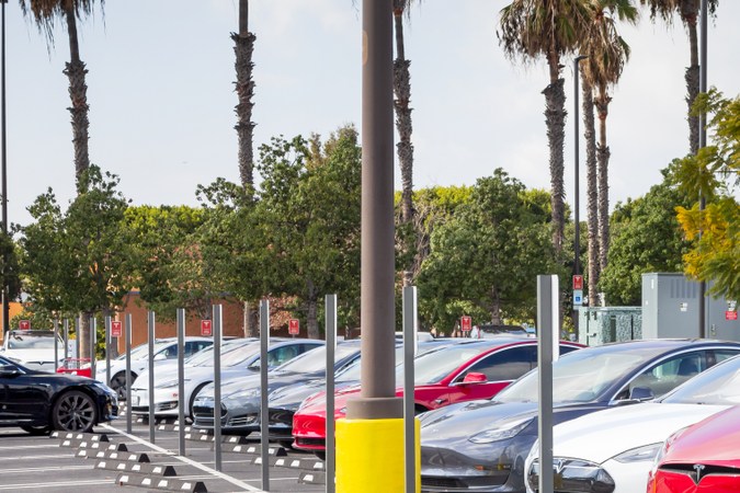 Nuevas amenazas de Trump para los autos eléctricos en EE.UU