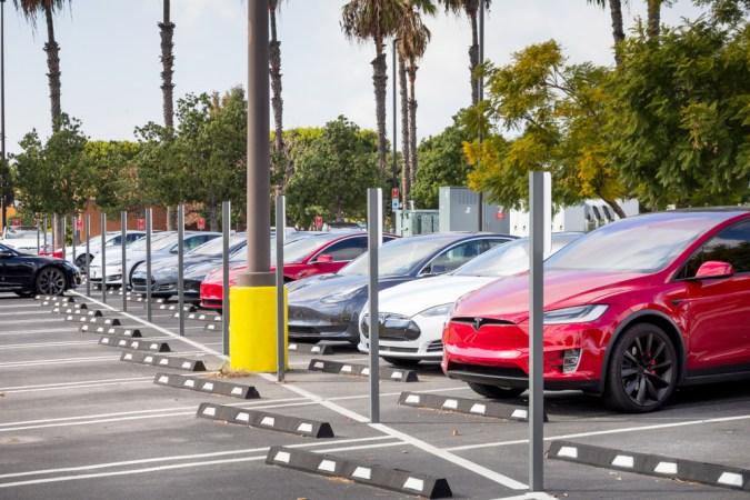 Nuevas amenazas de Trump para los autos eléctricos en EE.UU