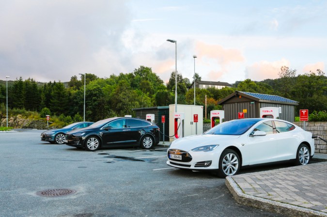 90% de los autos nuevos en Noruega son eléctricos: ¿Cómo lo lograron?