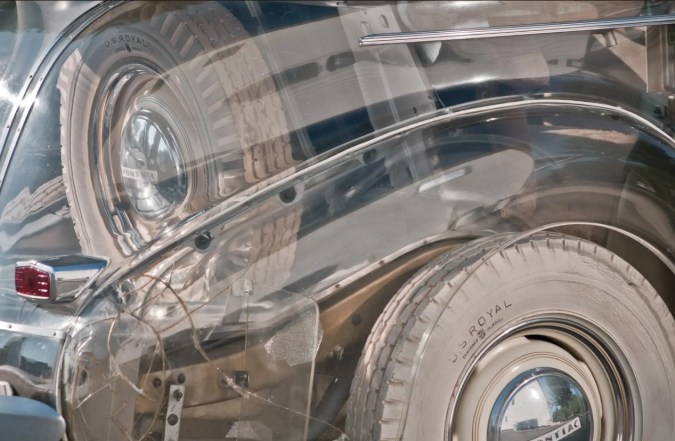 Así luce el primer carro transparente de la historia