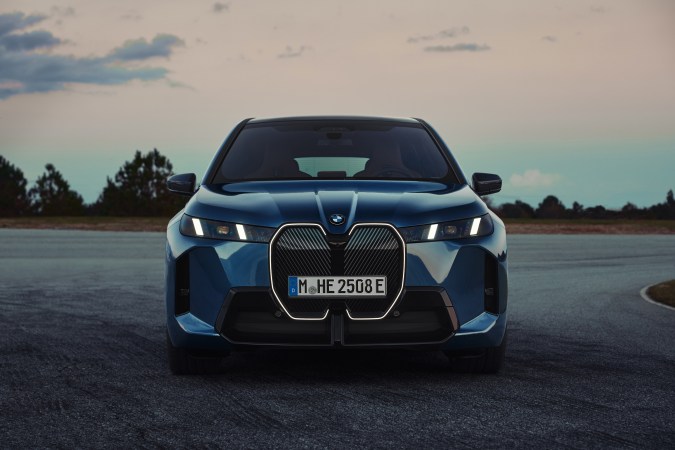 BMW IX 2025: autonomía mejorada de 435 millas