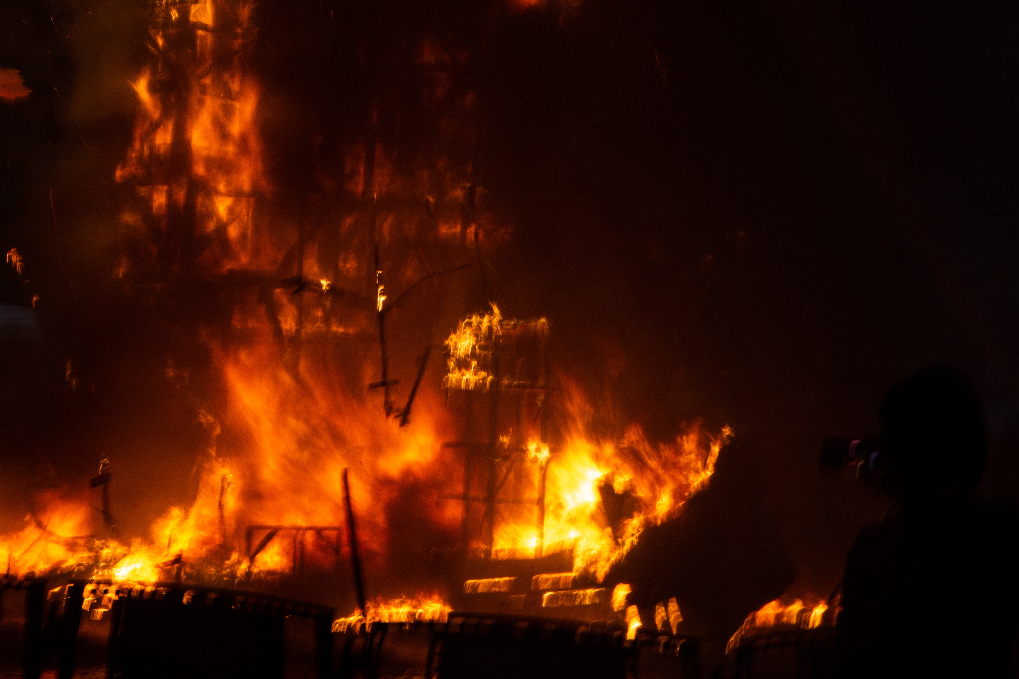 carros quemados por incendios en los angeles