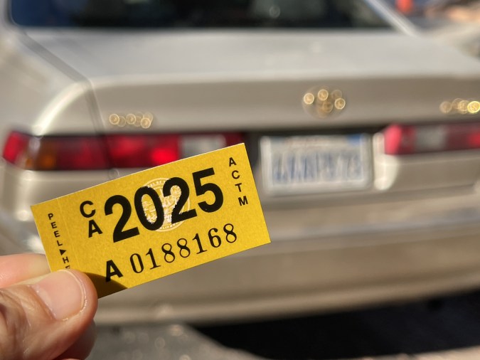 costo de multa por placas vencidas en california