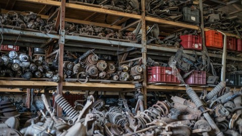 Repuestos usados de autos: ventajas, desventajas y consejos