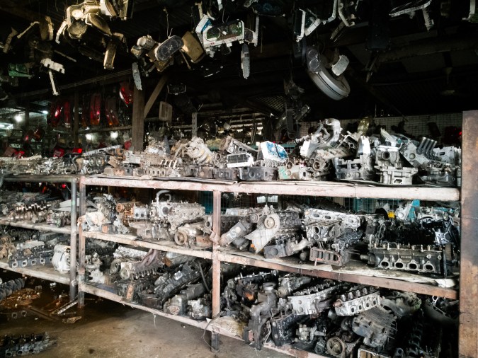 Repuestos usados de autos: ventajas, desventajas y consejos