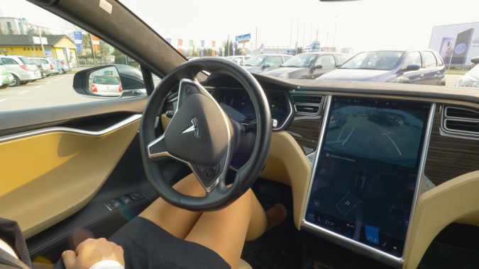 Tesla inicia el año con retiro de 239.000 unidades