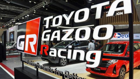 Toyota Gazoo Racing en el evento automovilístico Jakarta Auto Week.