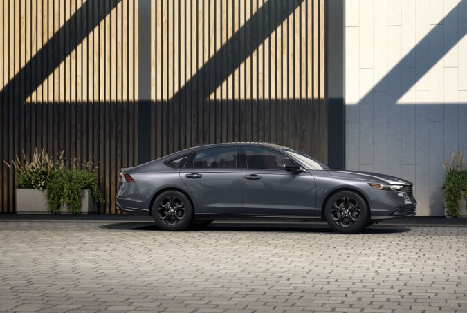Cuál es el mejor sedan híbrido para comprar en 2025