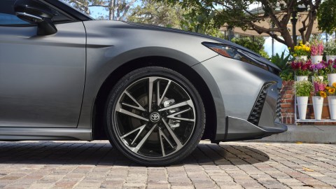 Cuál es el mejor sedan híbrido para comprar en 2025