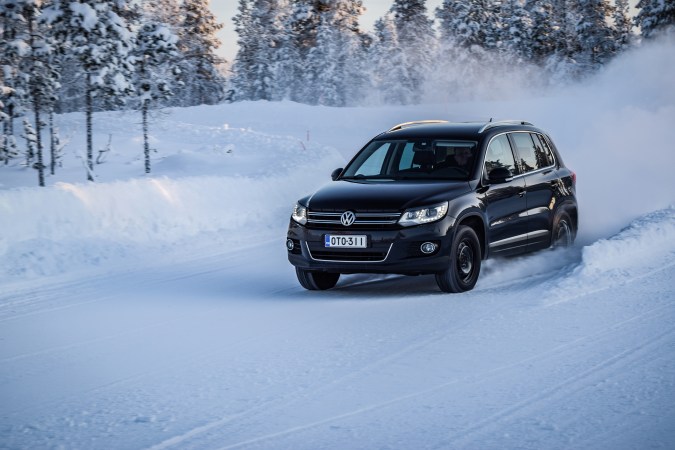 Cómo conducir una 4x4 en la nieve